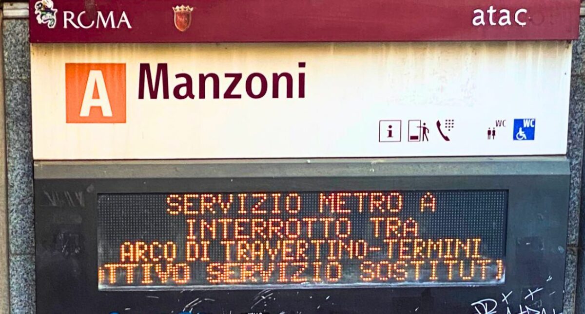 Metro A chiusa arco di Travertino