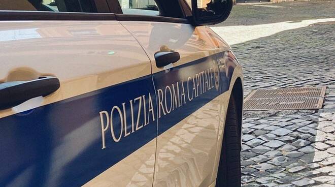 Tenta il suicidio salvata 25enne