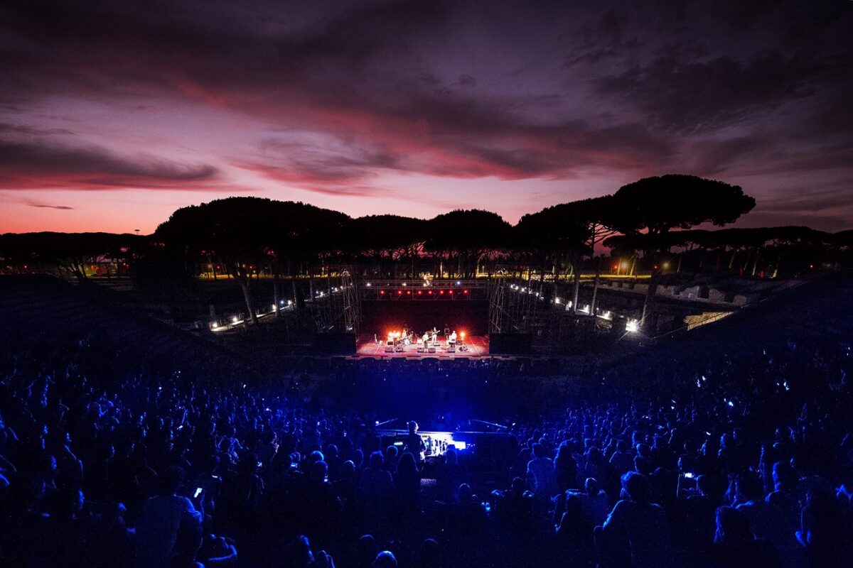 Il cantautore irlandese Damien Rice al Teatro Romano di Ostia Antica