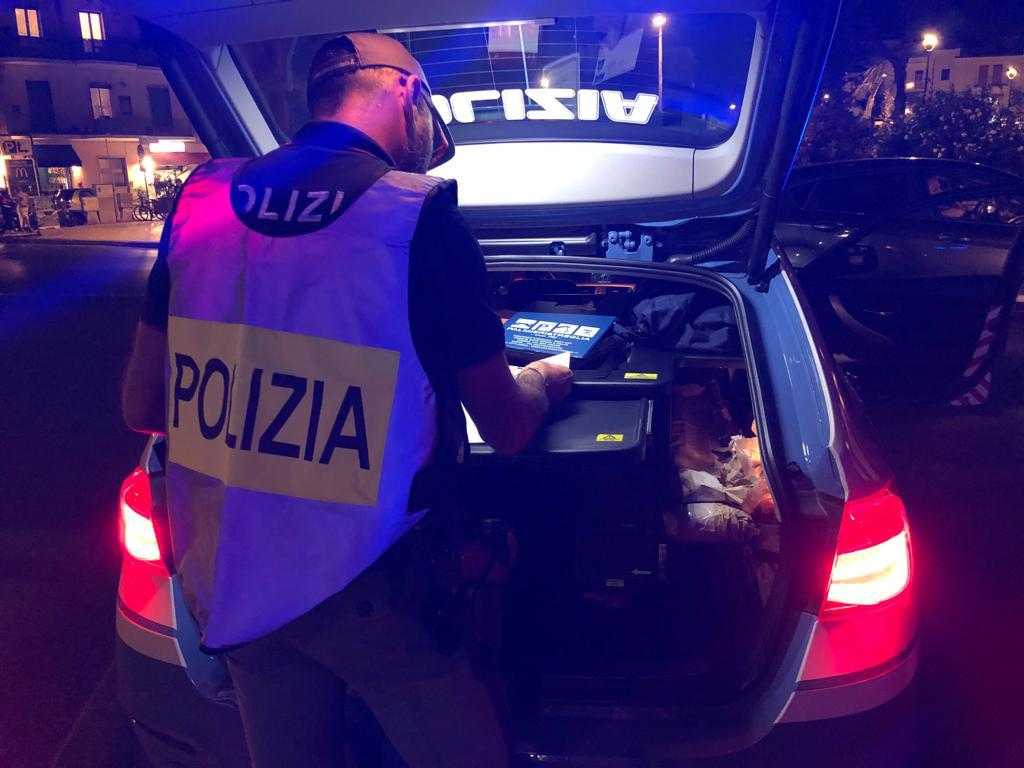 In giro sulla Pontina auto rubata