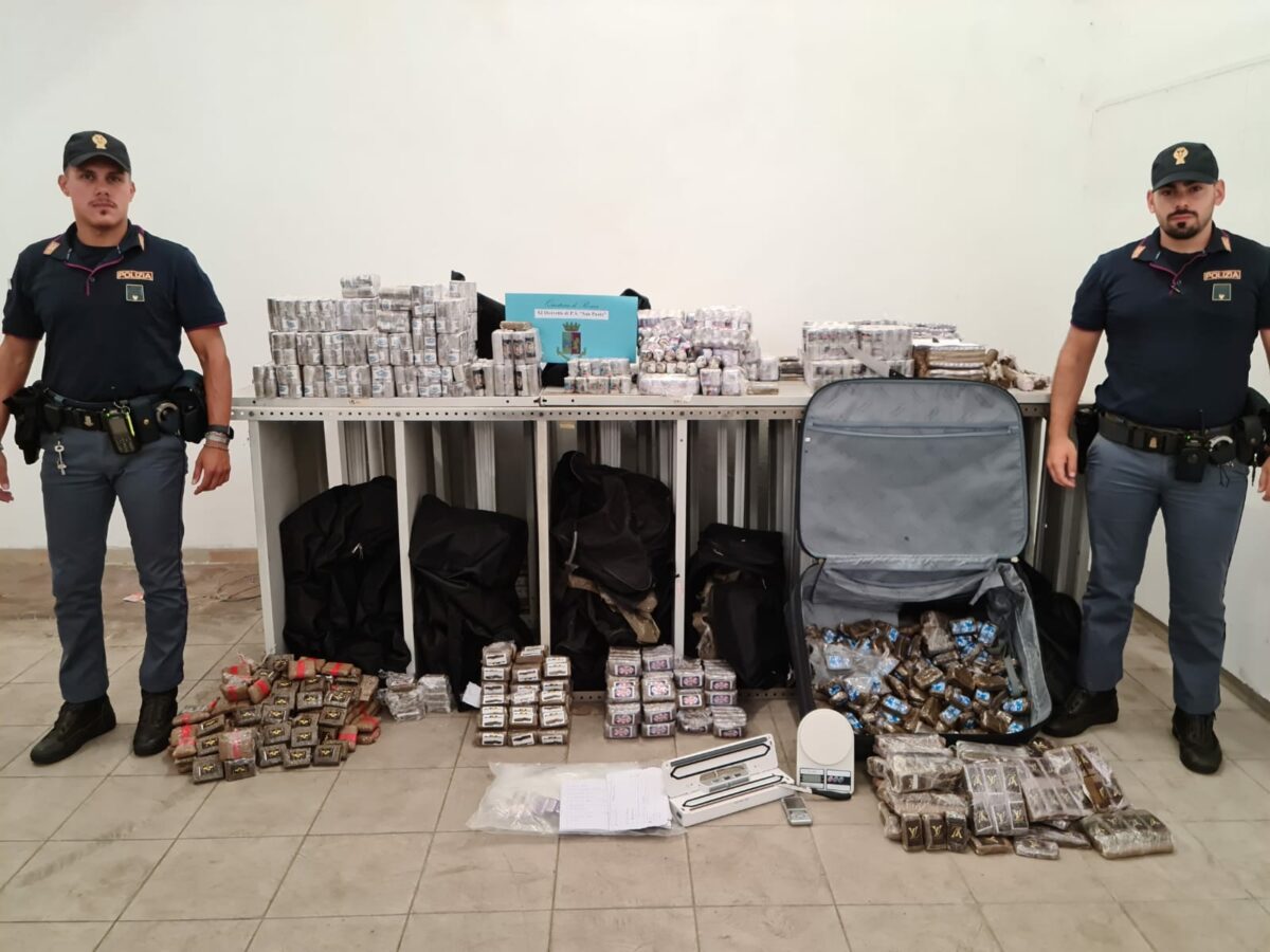 Madre e figlio spacciatori a Corviale arrestati dalla Polizia