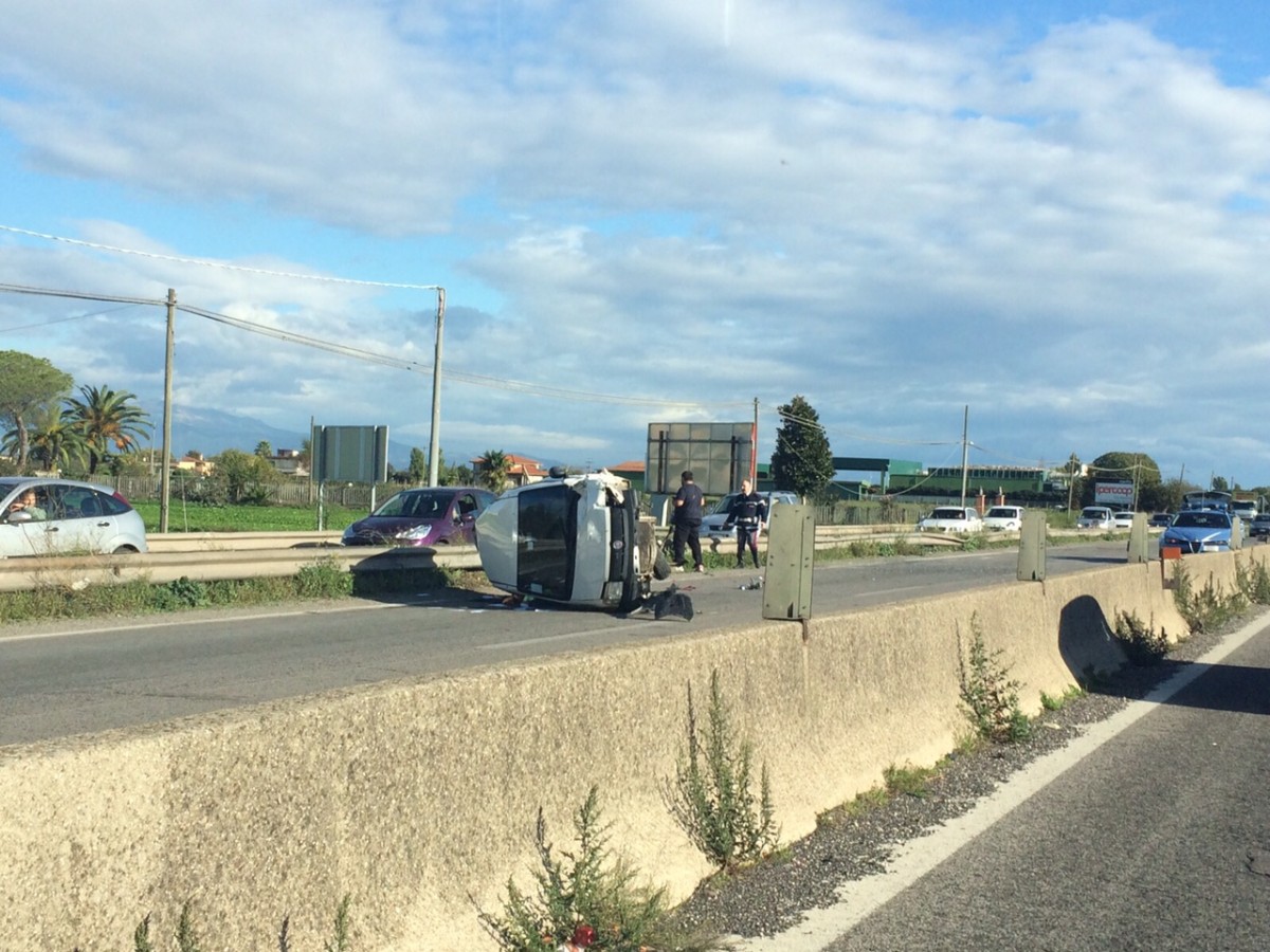 Incidente sulla Pontina auto
