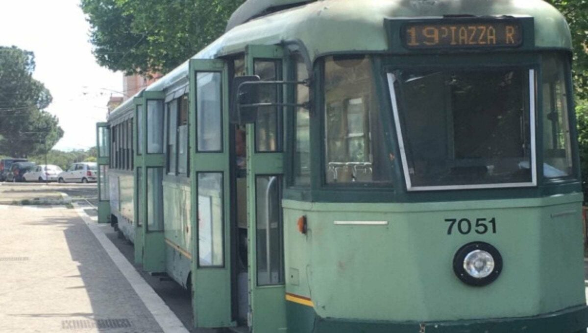 Tram 19 deragliato a Roma