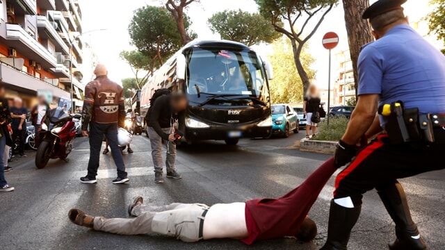 Attivisti bloccano il trafico