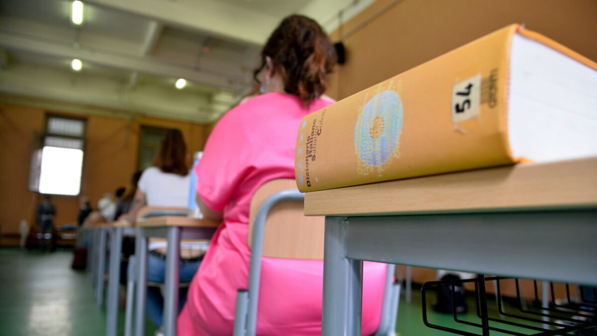 due bimbe scappano da scuola