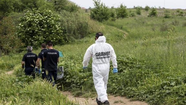 Trovato cadavere in area verde