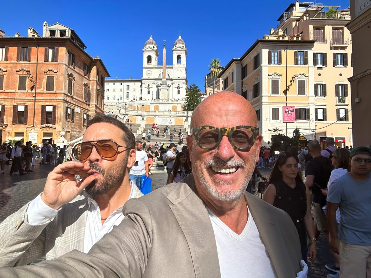 L’attore Jeremy Piven in giro per il centro con lo stilista Domenico Vacca