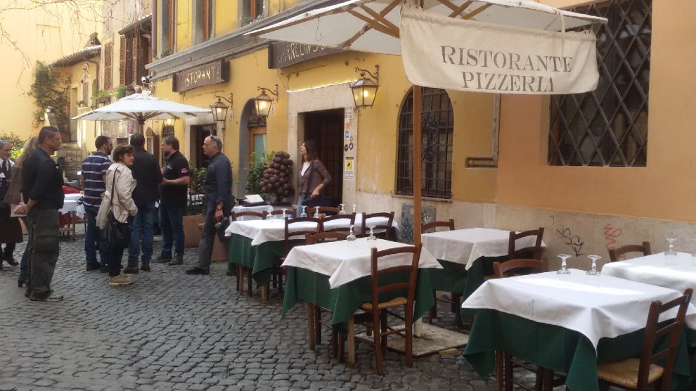 Piu' pattuglie e stop a tavolini