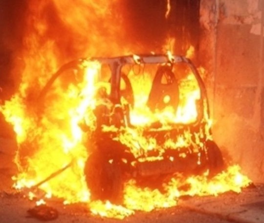Auto Smart prende fuoco