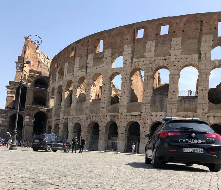 abusivismo commerciale al Colosseo
