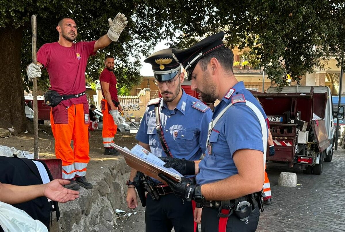 Servizio di controllo in piazzale Ostiense di Carabinieri e Polizia Locale