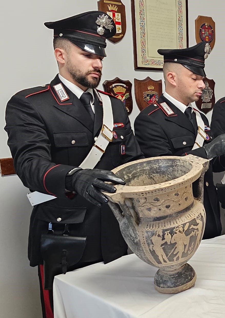 Furgone con reperti archeologici