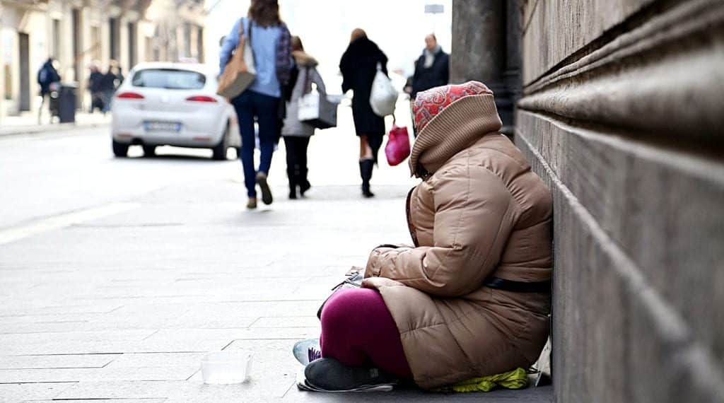 aggressione da parte di una clochard