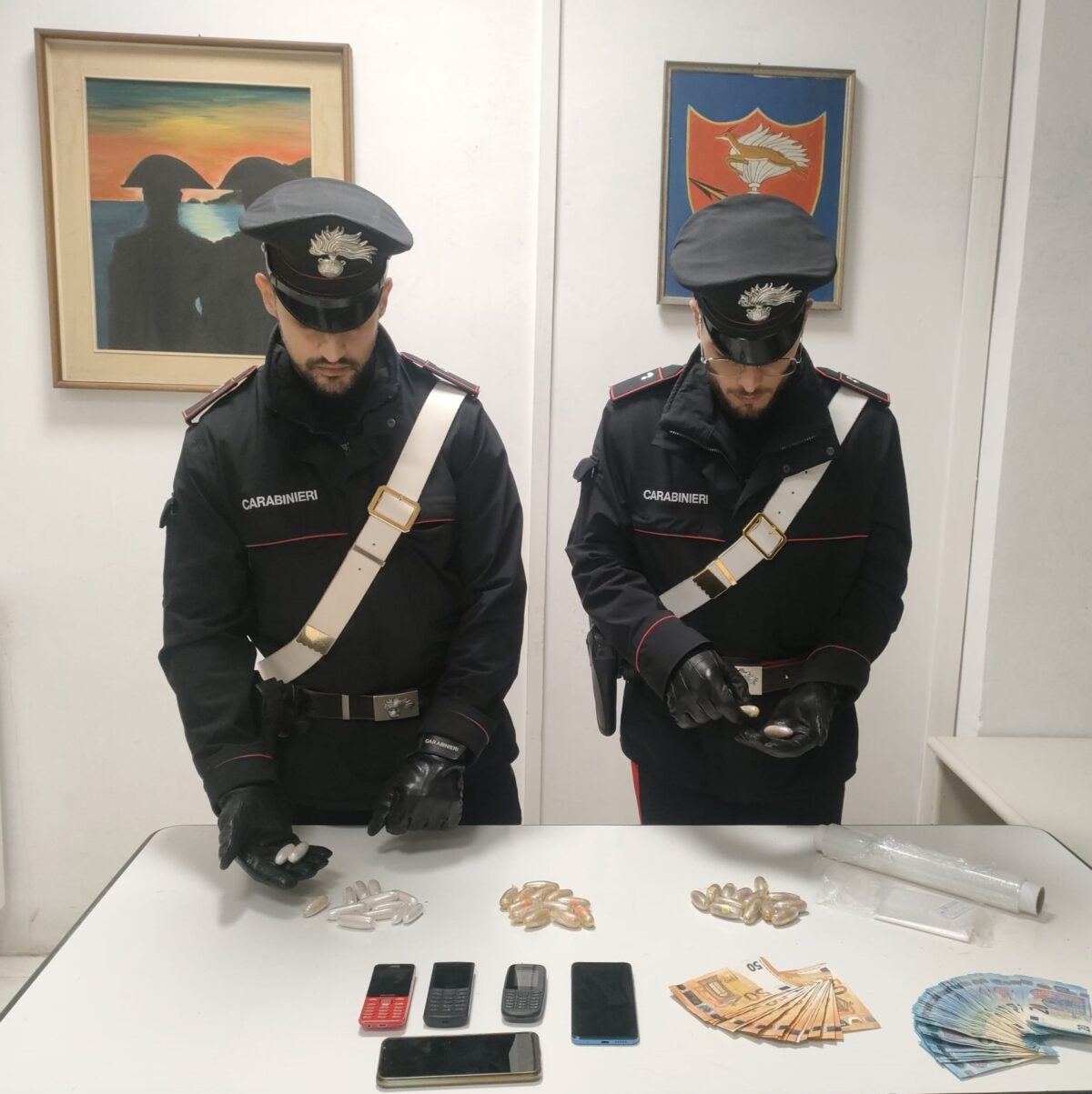 arrestato un 40enne nigeriano, gravemente indiziato del reato di detenzione ai fini di spaccio di sostanze stupefacente.