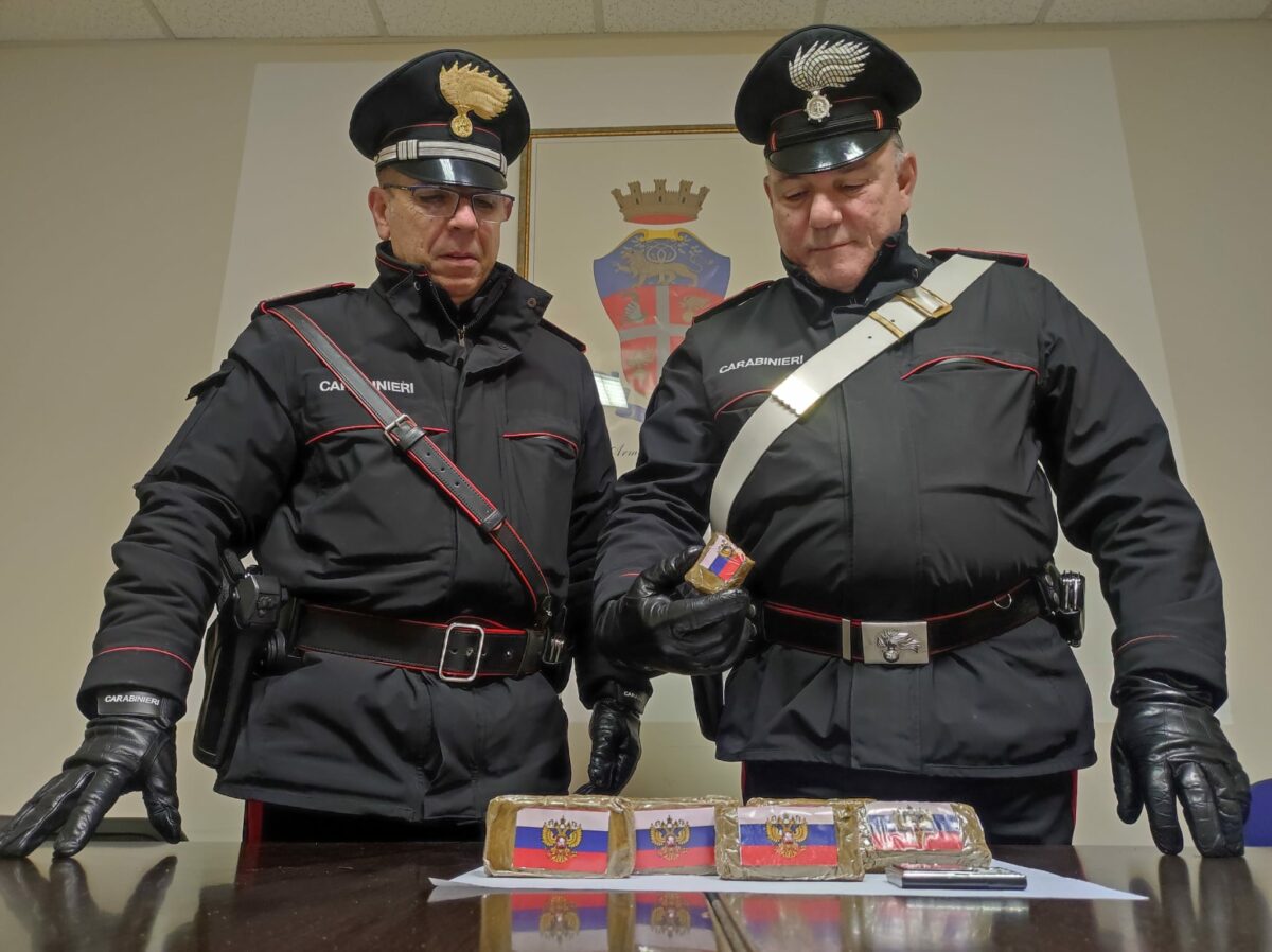 arrestato un 20enne di Segni, gravemente indiziato del reato di detenzione ai fini di spaccio di sostanze stupefacenti.