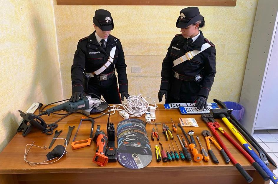 Svaligiano un appartamento a Monterotondo, ma il 112 li mette in fuga