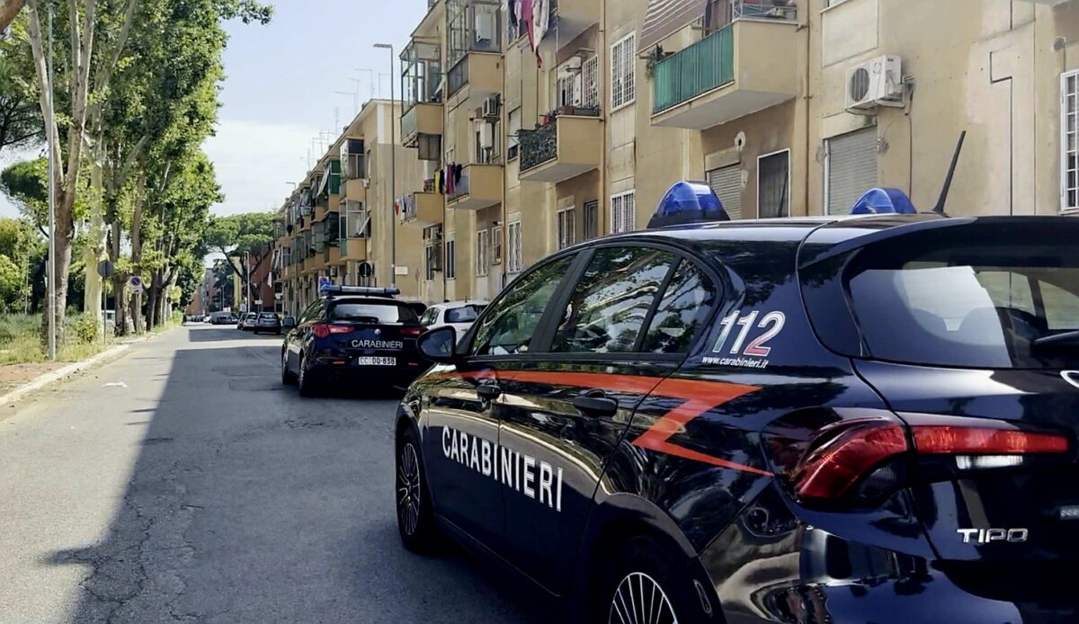 Aggredisce madre e nonna: 17enne colombiano in manette a Roma