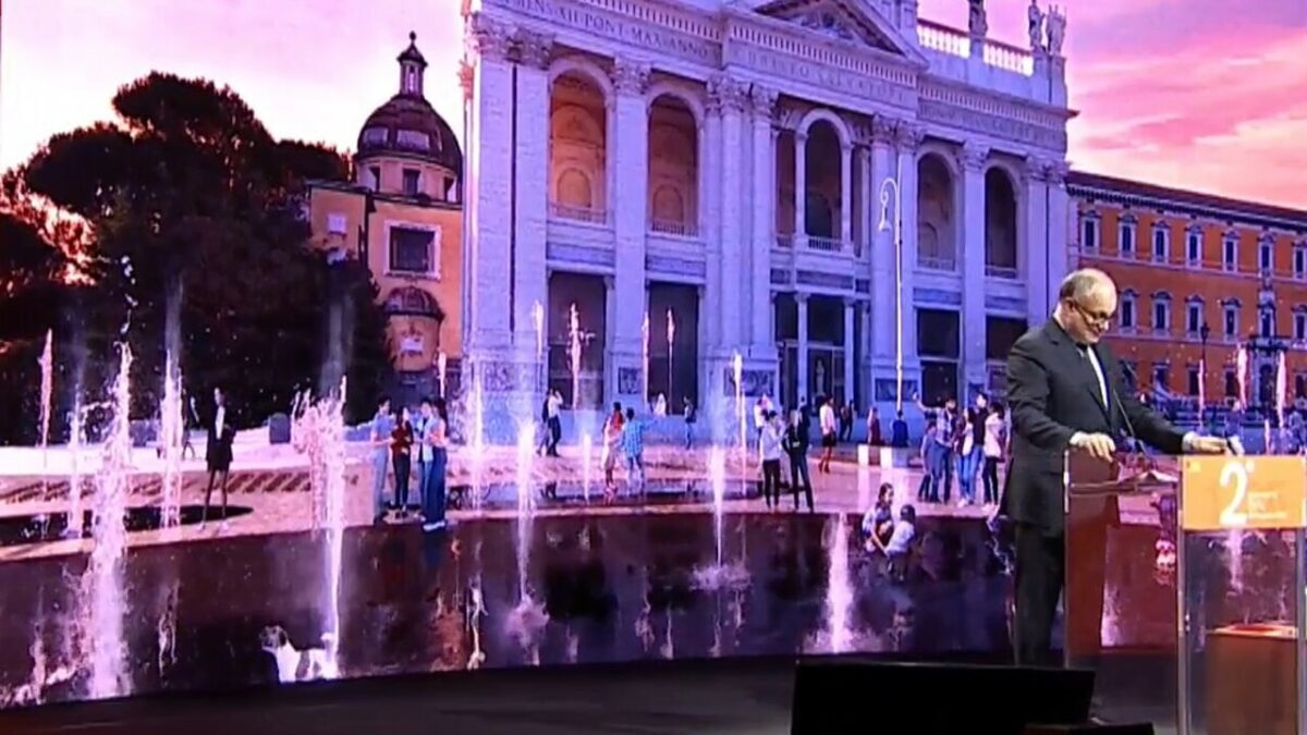a Piazza San Giovanni arrivano