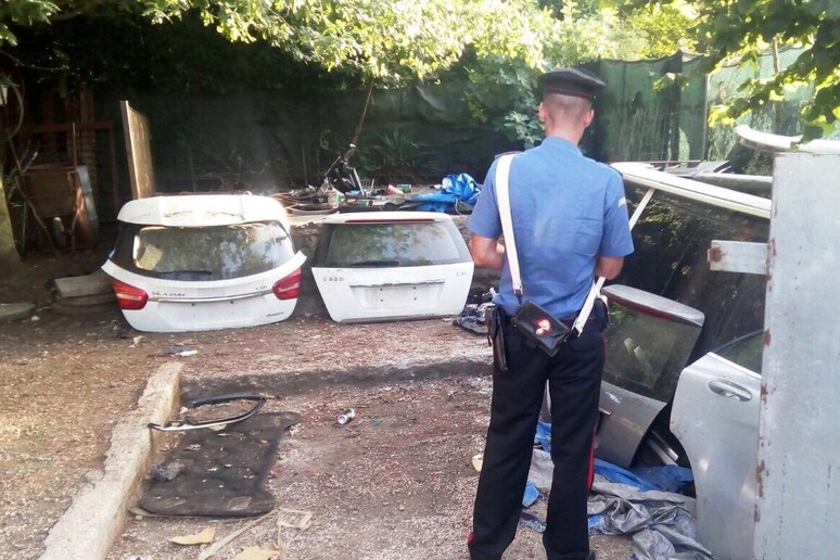 Riciclava pezzi d'auto ad Anzio
