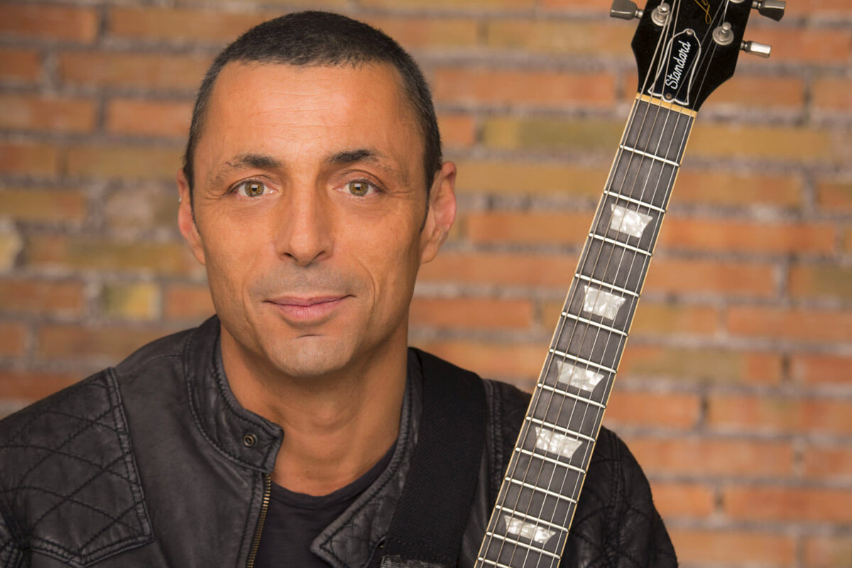 Alex Britti annuncia un live