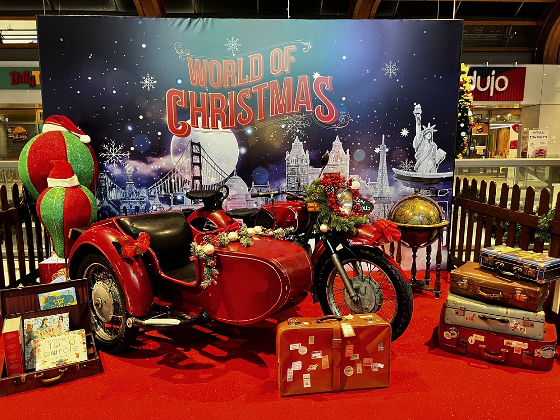 Babbo Natale porta i bambini in giro per il mondo al Centro Aura