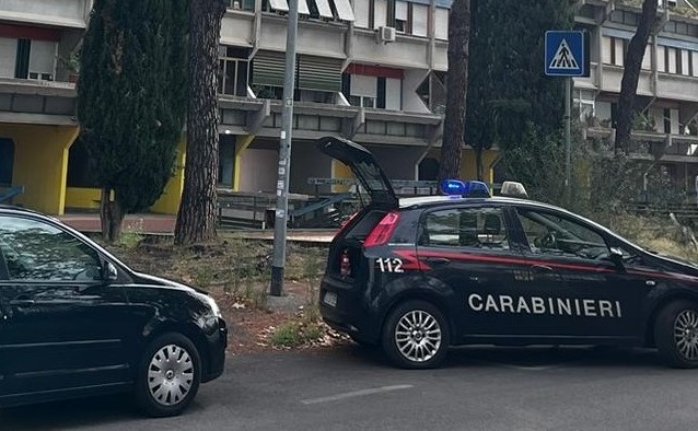 Un 29enne indiziato del reato di violenza sessuale e uso di armi