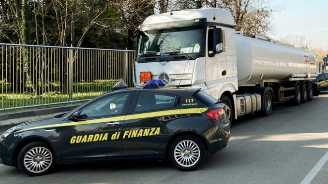 Gasolio a prezzi bassi evadendo