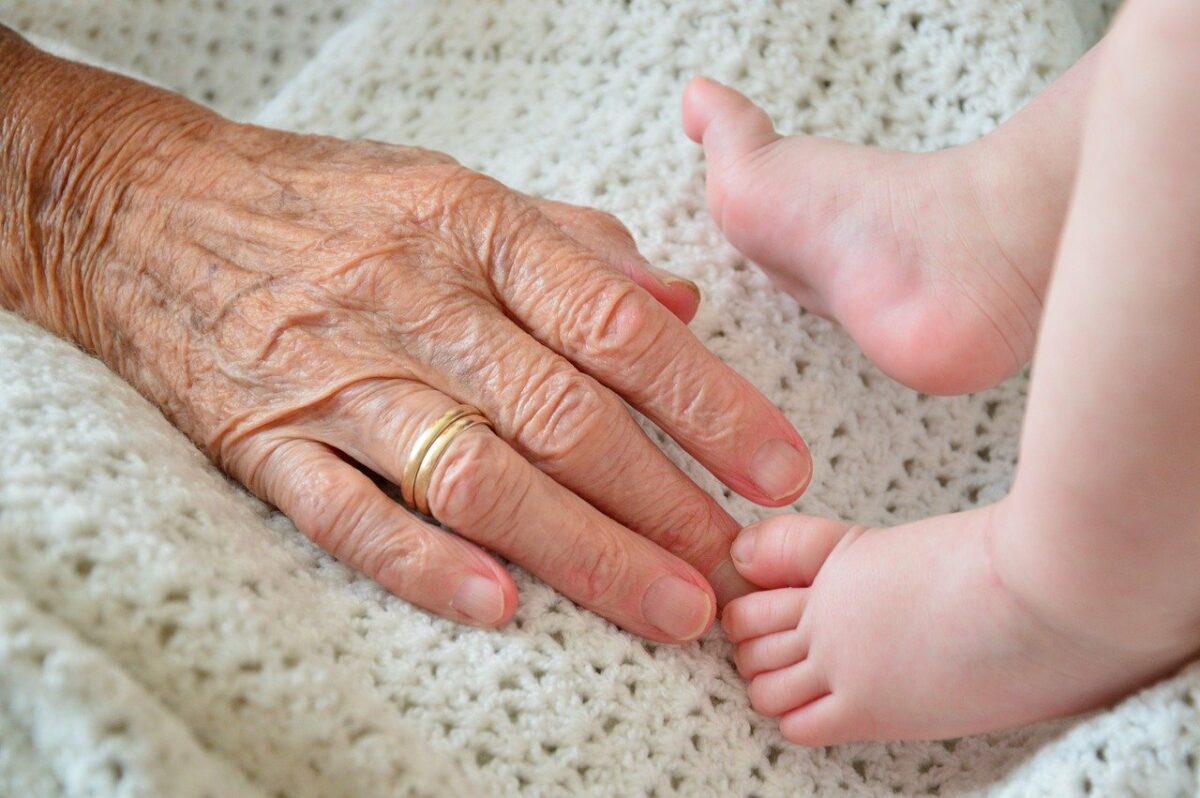 Nonna fa partorire una nipote