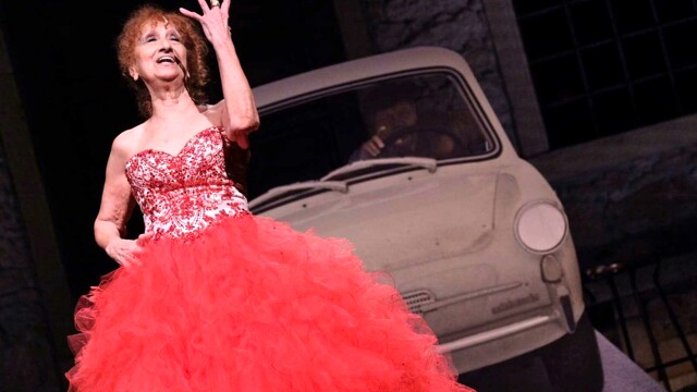 Anna Mazzamauro all’OFF/OFF Theatre con “Com’è ancora umano lei, caro Fantozzi”