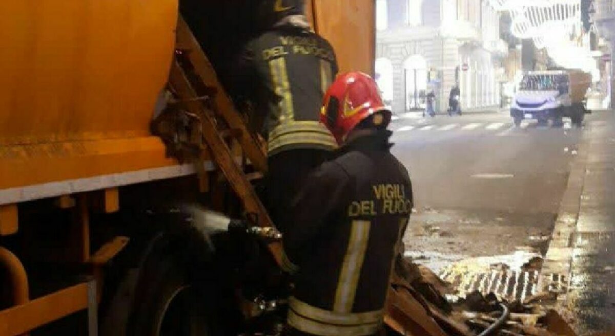 Compattatore in fiamme