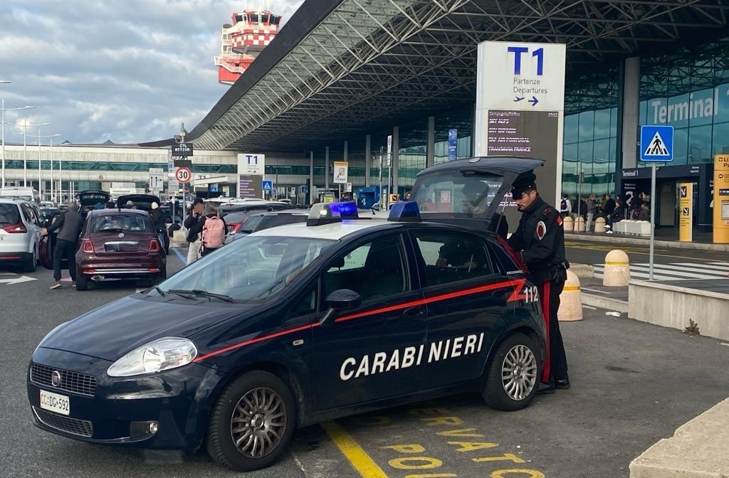 Controlli dei Carabinieri al Leonardo Da Vinci