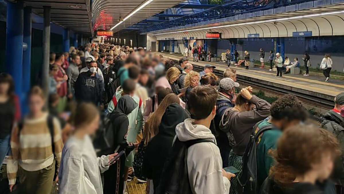 Metromare da incubo treni pieni