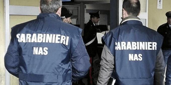 Blatte e feci di topo nel bar