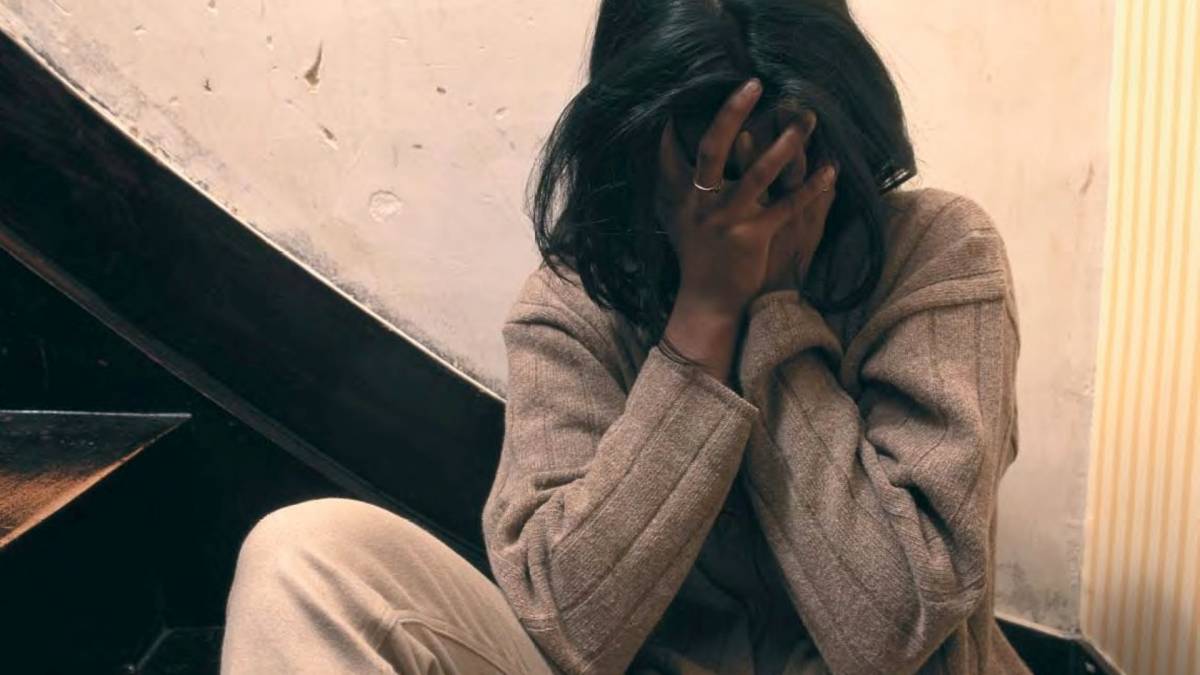 Papà violenta la figlia di 10 anni