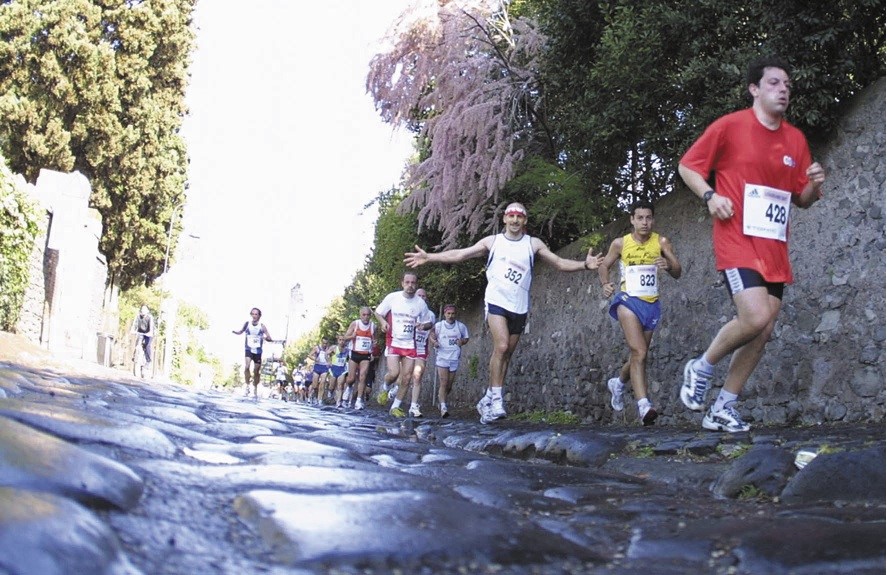 Continua la corsa al pettorale della Roma Appia Run