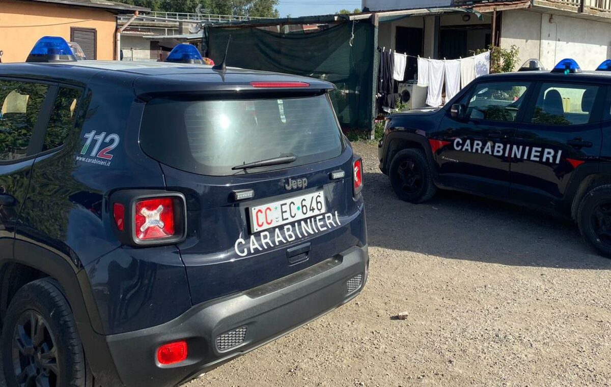 I Carabinieri recuperano i beni di una famiglia americana nel campo nomadi dell’Albuccione