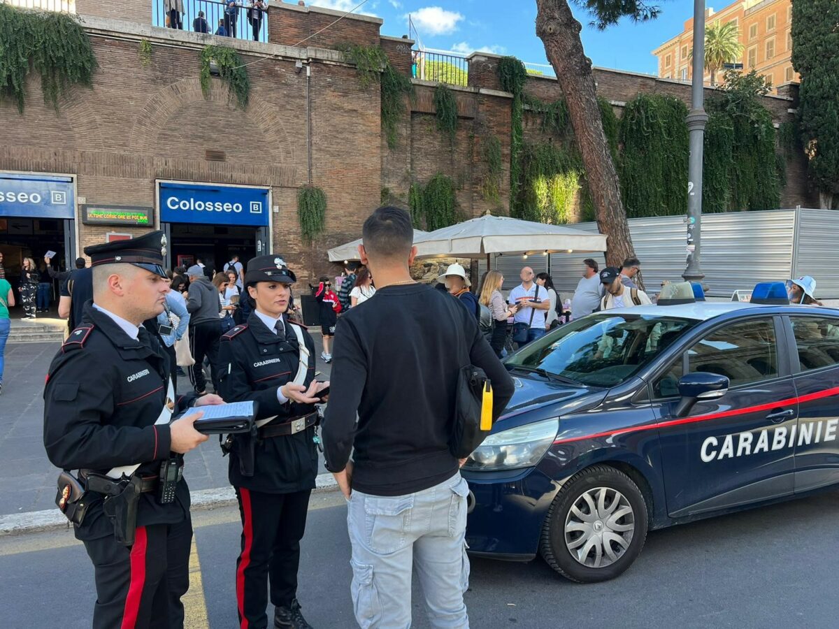 Servizio di controllo straordinario nel centro storico dei Carabinieri