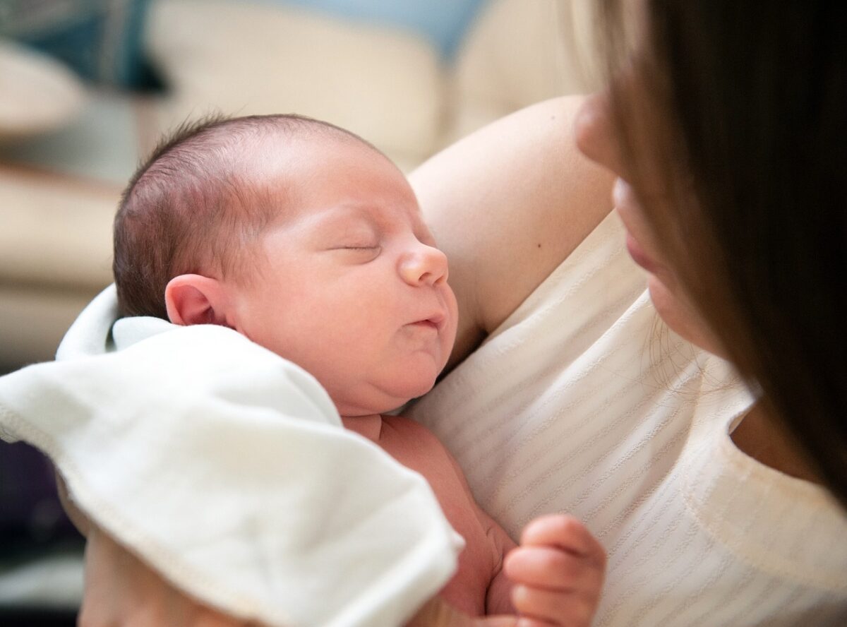 Depressione post partum: coinvolgere i pediatri di famiglia