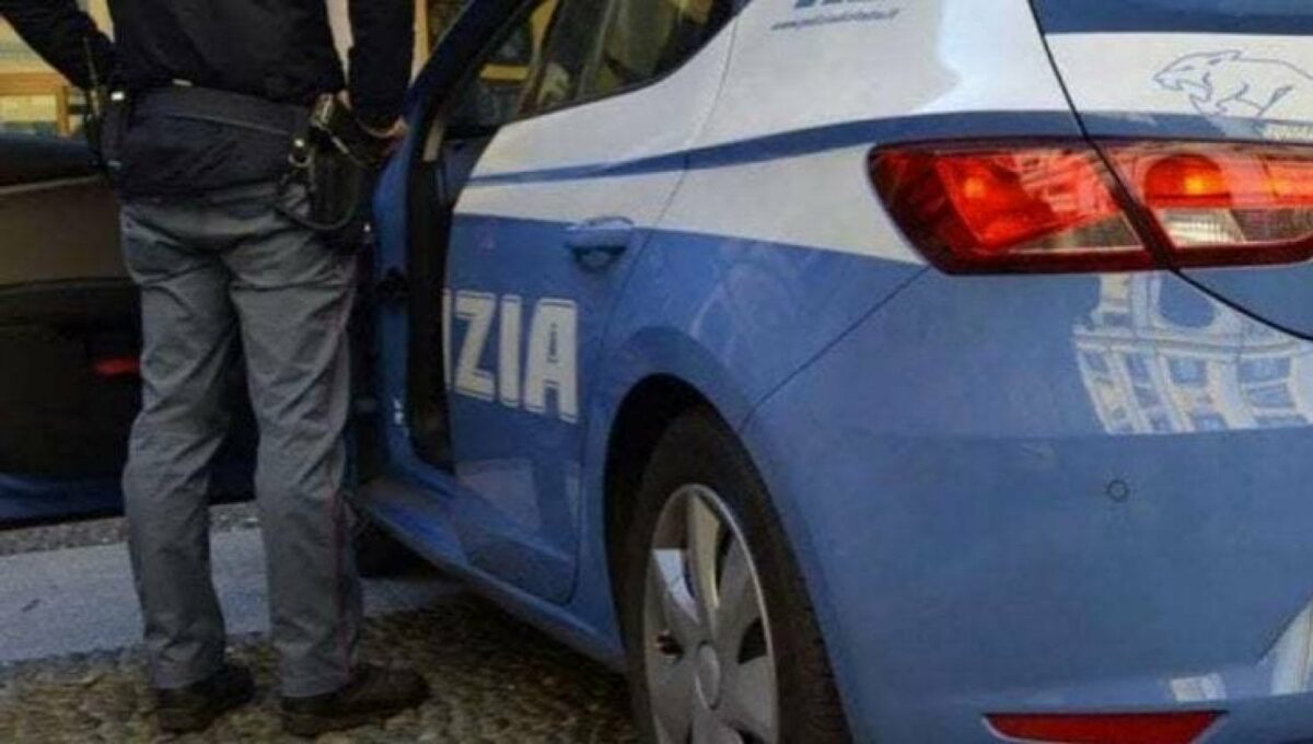 Segue una 12enne da scuola