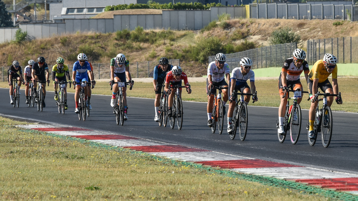Bici in strada a Vallelunga