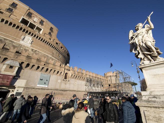 Addetto a vigilanza impiccato