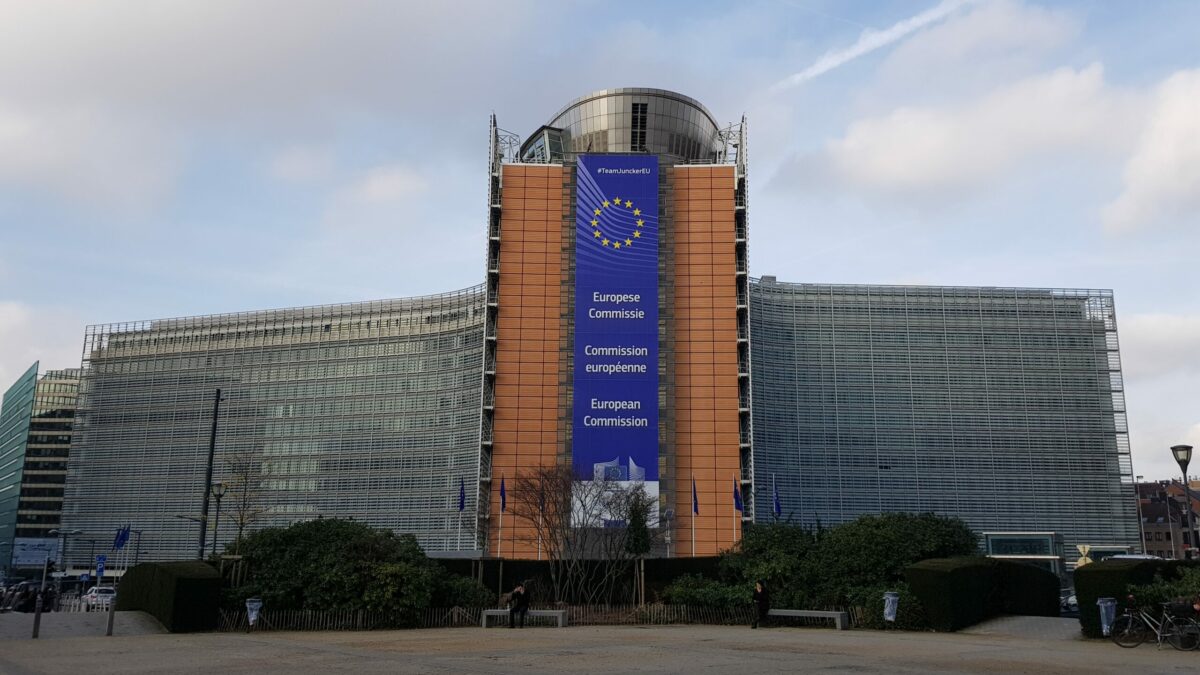 La Commissione europea ha aperto le candidature per Youth4Regions