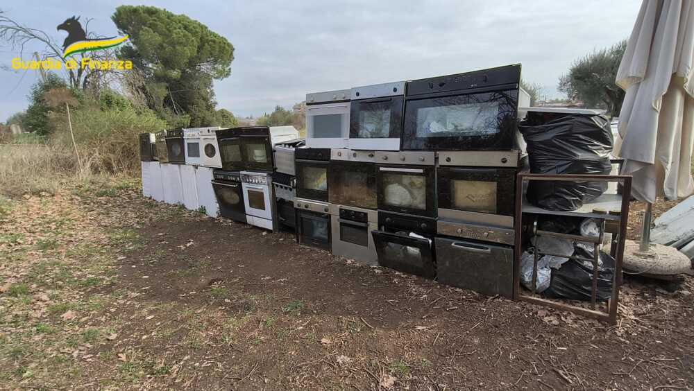 Scoperta discarica di elettrodomestici