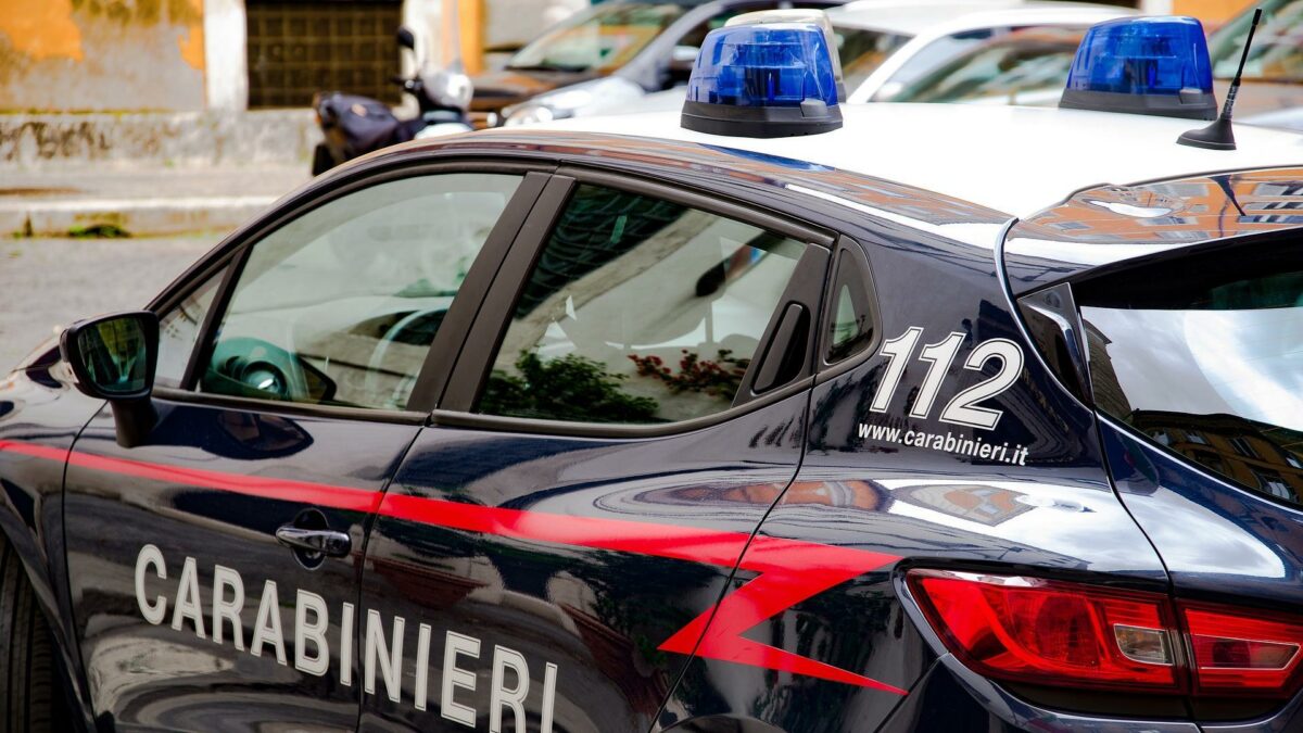 Manca l'acqua e si vendica sulle auto del Comune: denunciato 66enne di Vicovaro