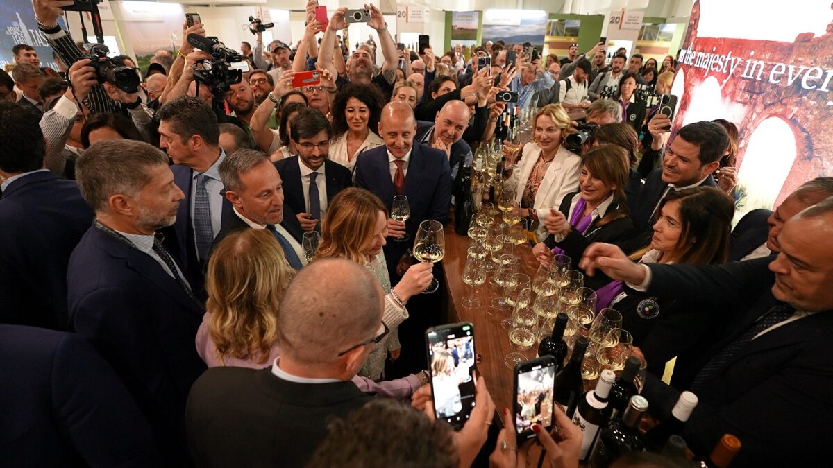 Il Presidente del Consiglio Meloni allo stand del Lazio di Vinitaly