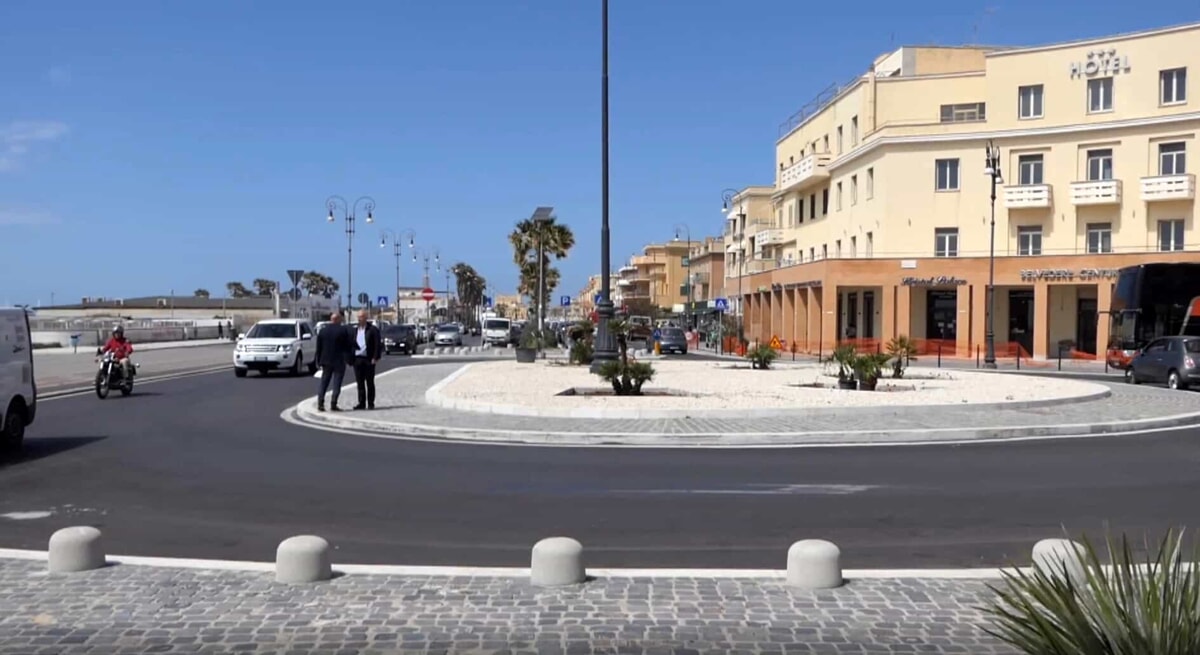 Arrivano le palme a Ostia