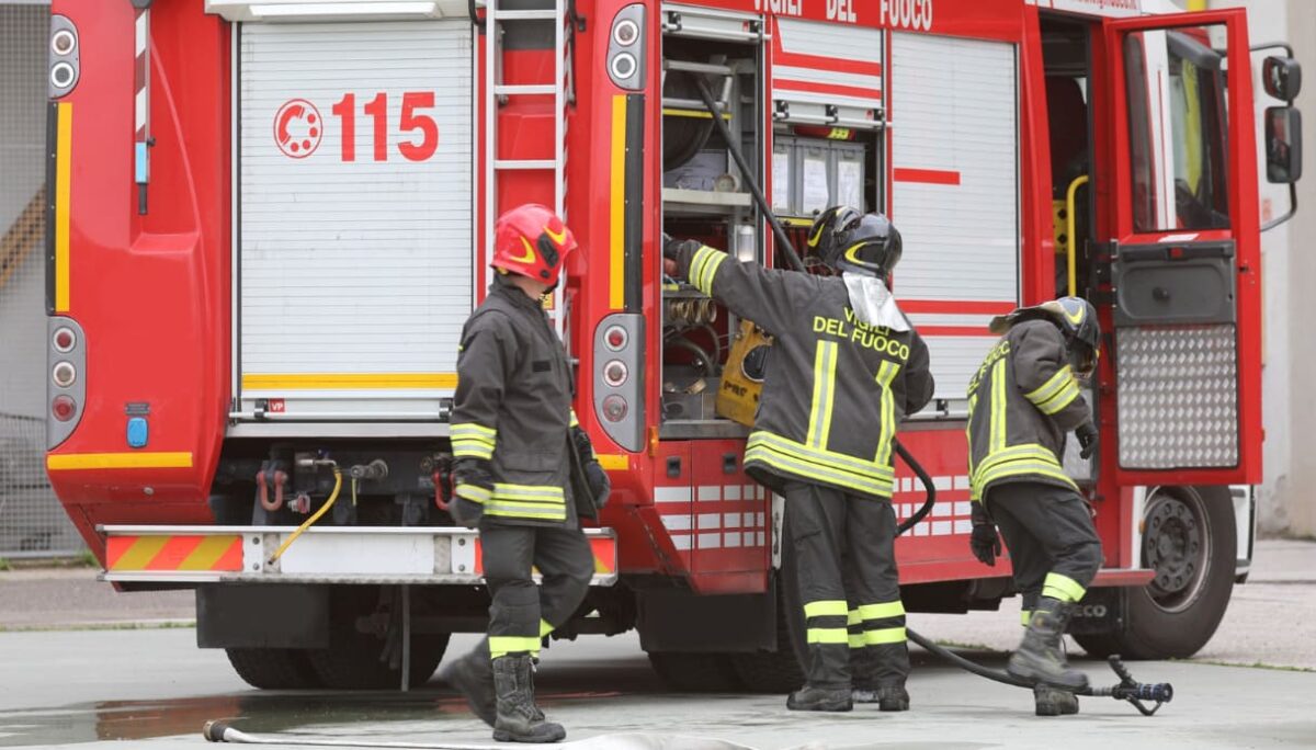 Incendio a Villaggio Falcone