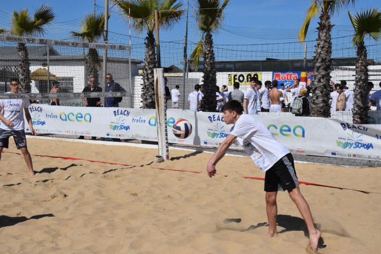 Pinetina Beach Village invasa per il Beach Volley Scuola Trofeo ACEA