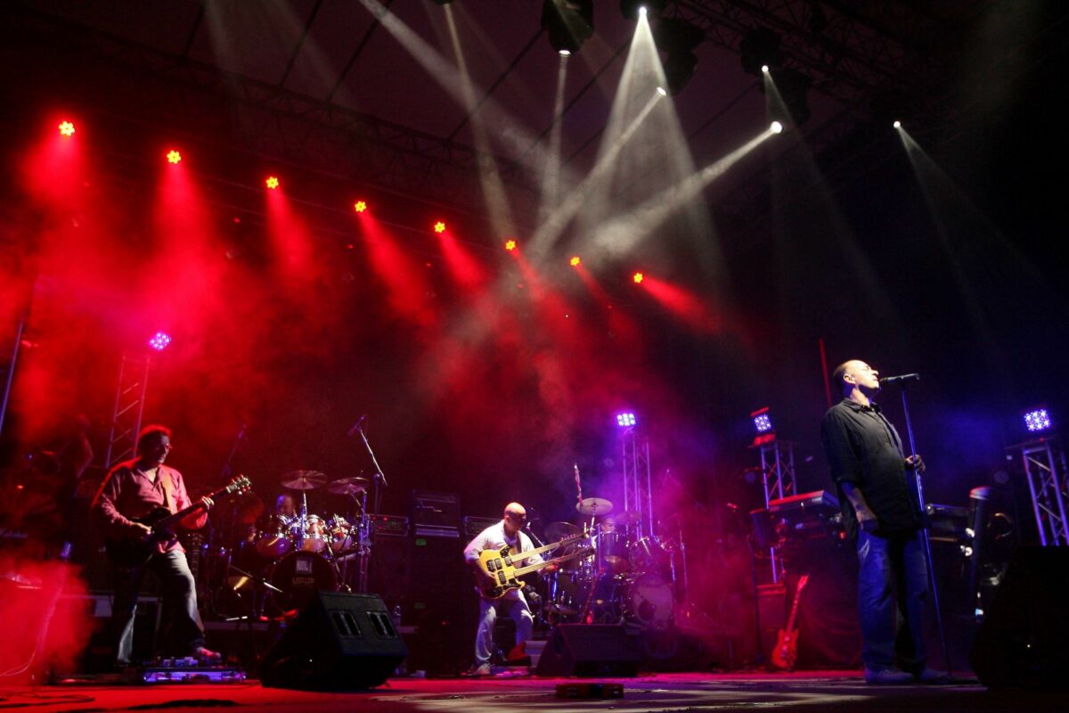 Estro Plays Genesis Seconds Out al Teatro Ghione, venerdì 10 maggio