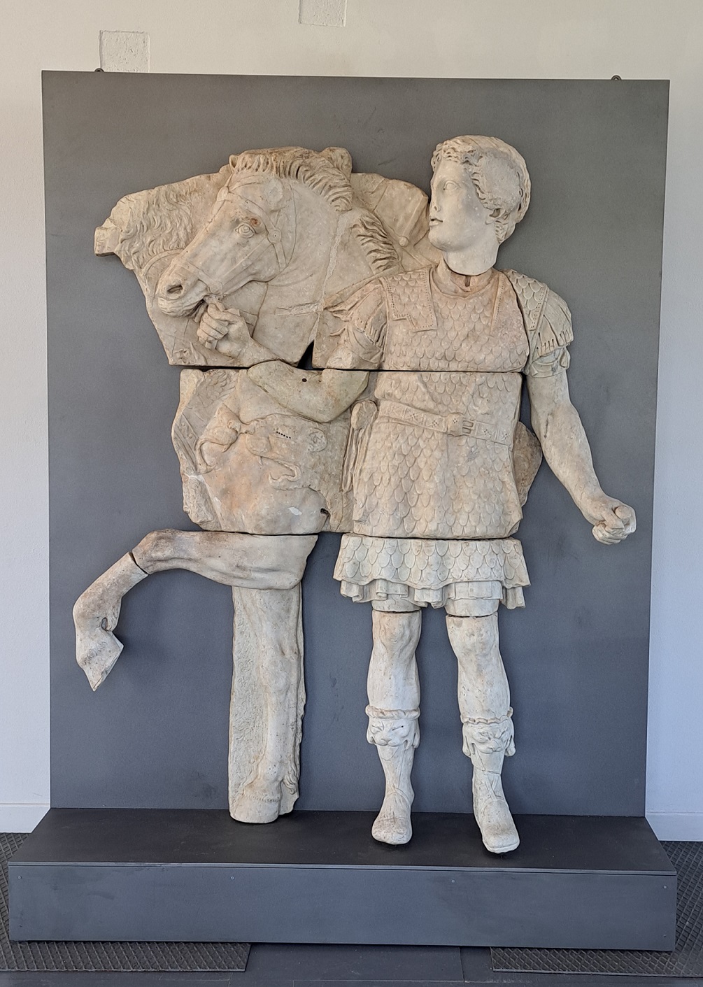 "Il Rilievo del cavaliere" esposta presso il Casino dell'Orologio